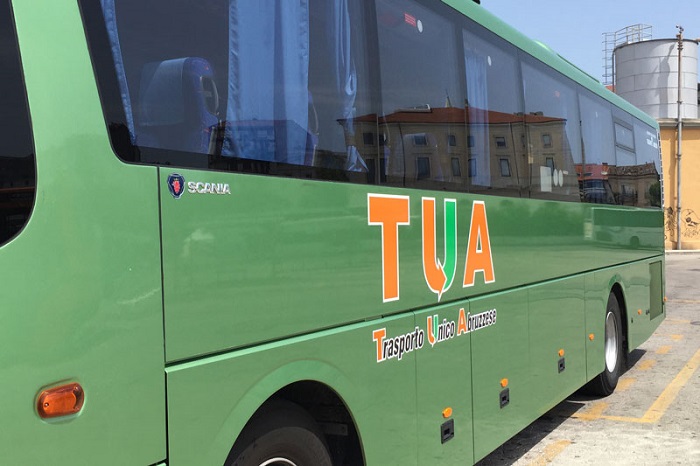 Pescara: tre extracomunitari minacciano autista bus