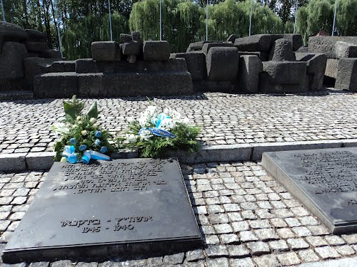 monumento auschwitz