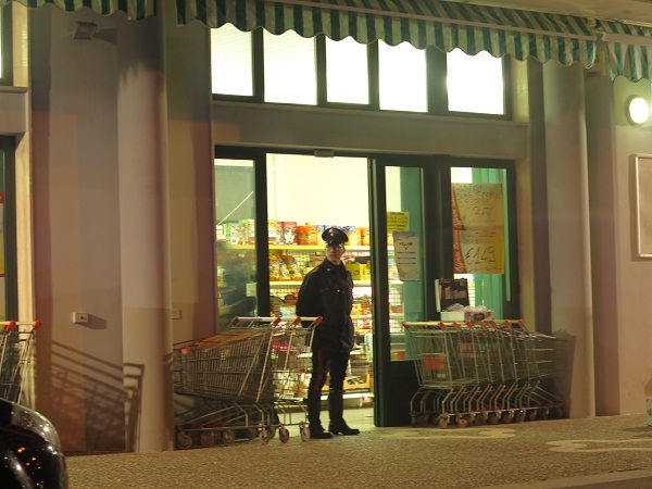 rapina-supermercato-2