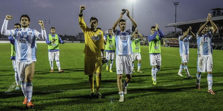 PESCARA GIOCATORI RINGRAZIANO CURVA
