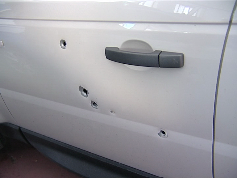 colpi-arma-contro-auto