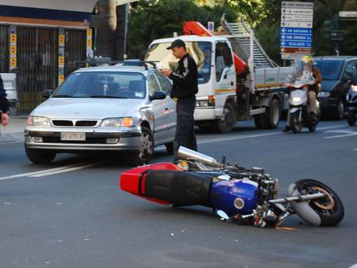 incidente-corso-matuzia-sanremo-moto-auto2 148675