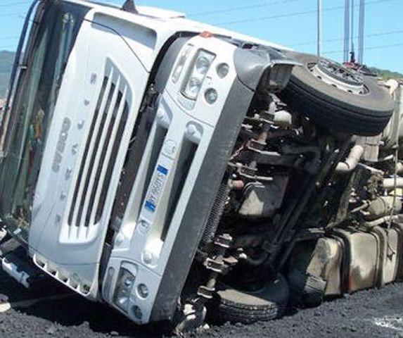 camion ribaltato