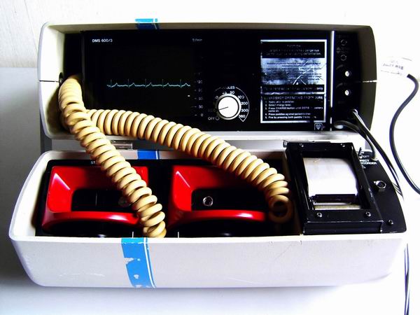 brevi la-banca-di-credito-cooperativo-di-roma-ha-donato-un-defibrillatore-al-comune-di-scanno