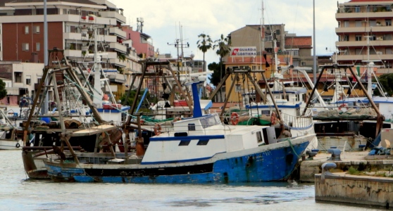 peschereccio insabbiato