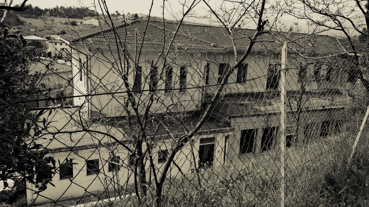 Scuole vecchie da demolire