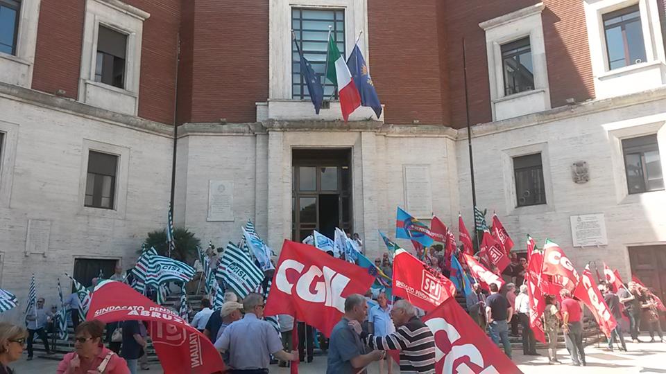 protesta sindacati pe