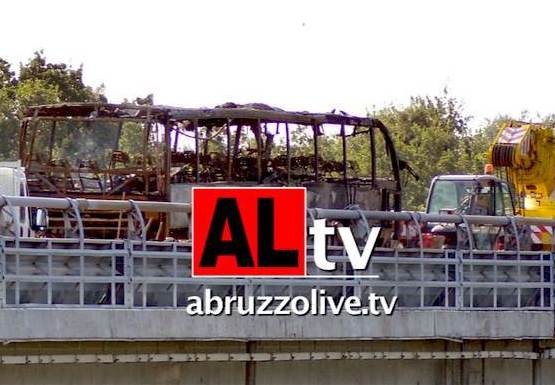 2015-07-26-11-40-13autobus_incendio_abruzzo_lanciano