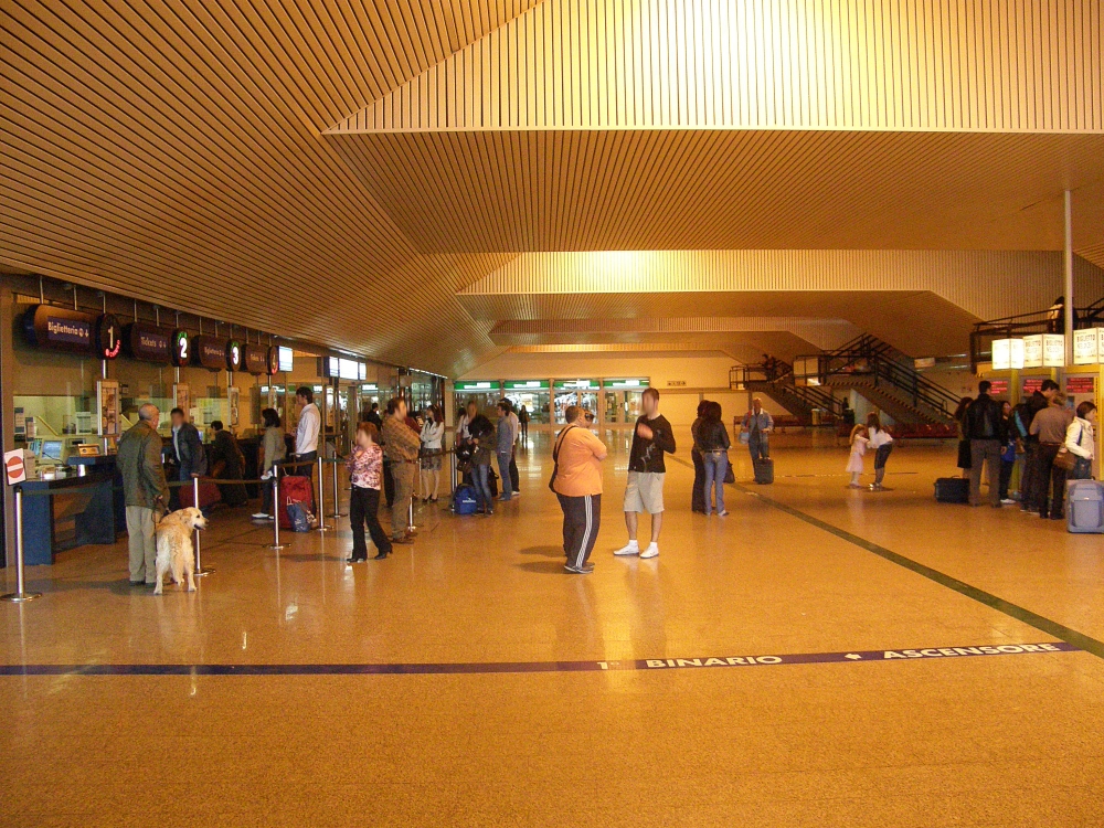 Pescara-crolla-controsoffitto-in-stazione