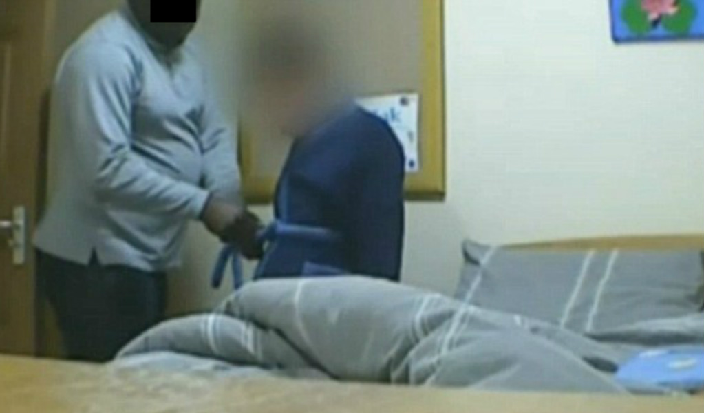 profugo-accudisce-anziano