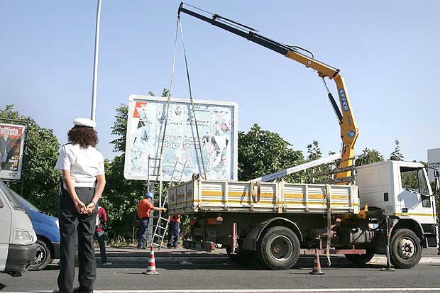 montesilvano-lotta-comune-pubblicità-abusiva