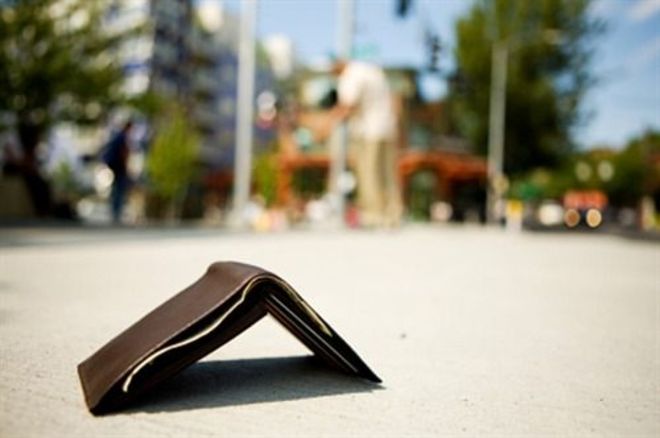 vasto-migrante-trova-portafogli