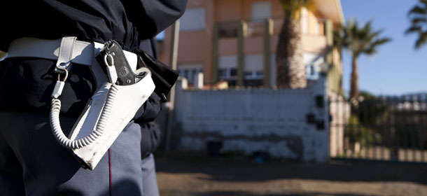 tortoreto-rubano-soldi-e-pistole-a-medico-polizia