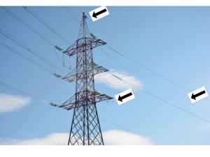 Terna_104_carrucola_cima_cavi_non_tesi_assenza_isolatori