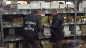 merce contraffatta 3