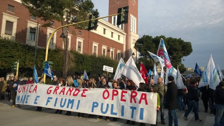corteo-mare-fiume-pescara1