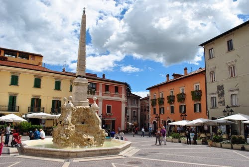 tagliacozzo-piazza-obelisco