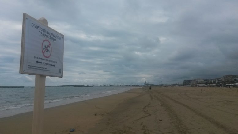 divieto-balneazione-pe1