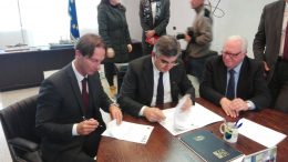 SINDACO MASTROMAURO FIRMA PER CASERMA 4 APRILE 2016