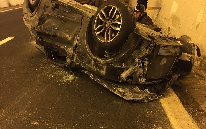 auto-incidente-galleria1