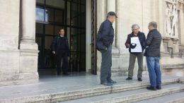 fantauzzichiedeelemosina