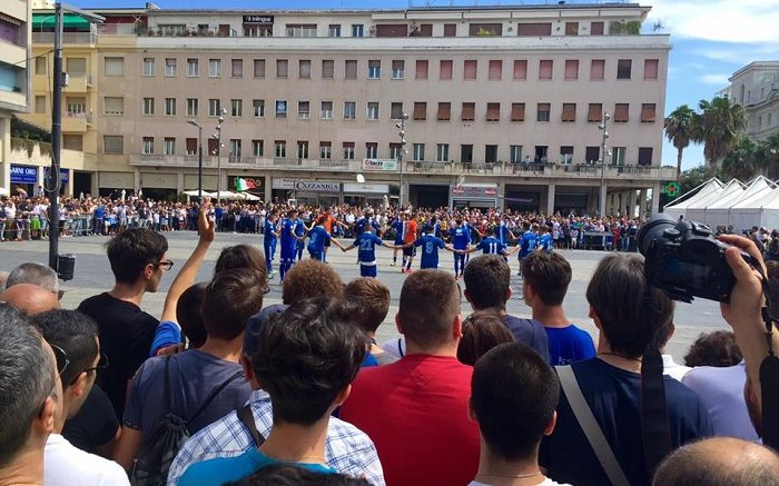tifosi-pescara-piazza-salotto1