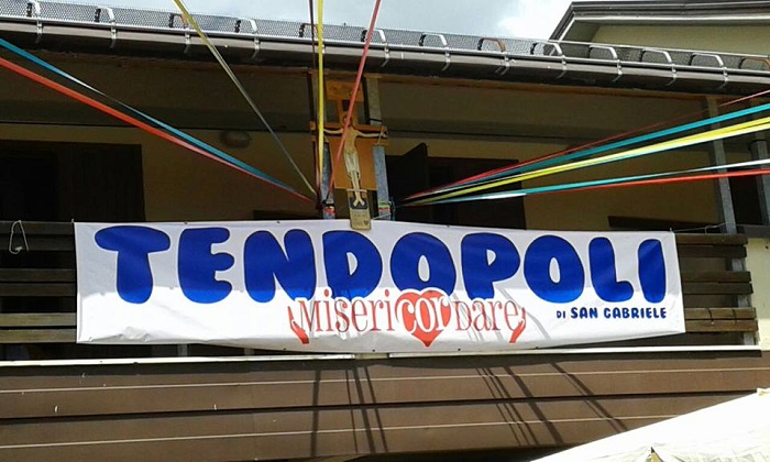 tendopoli.striscione1