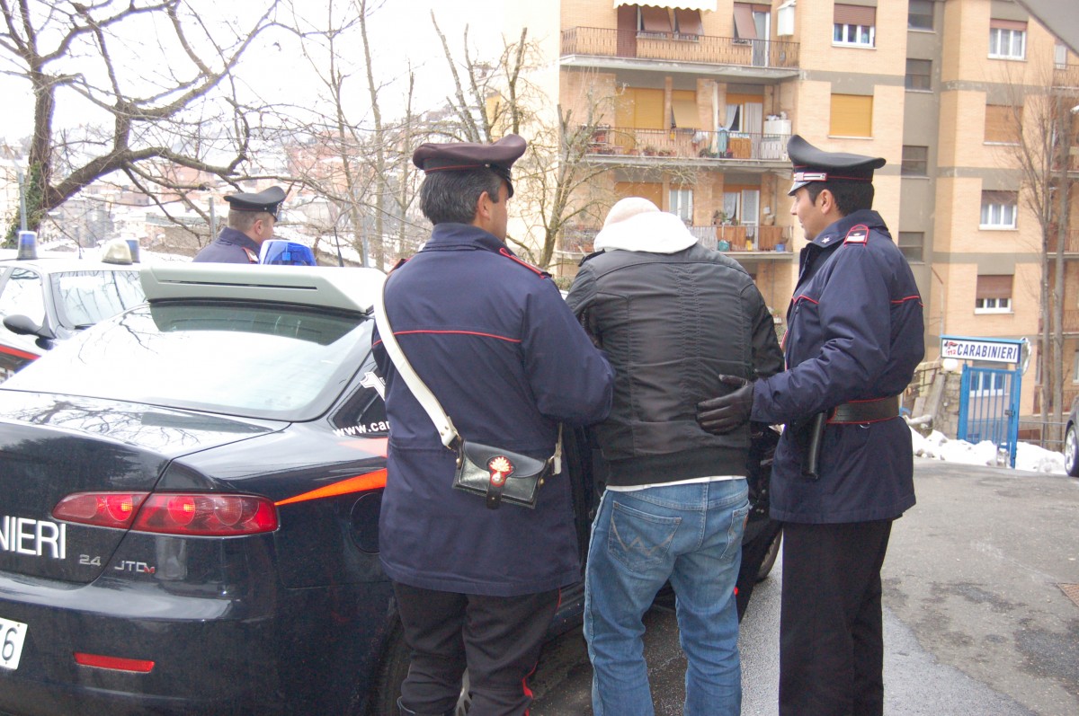 arresto-carabinieri-droga.jpg (1200×797)