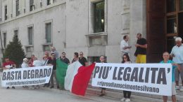 sit-in-montesilvano-prefettura11