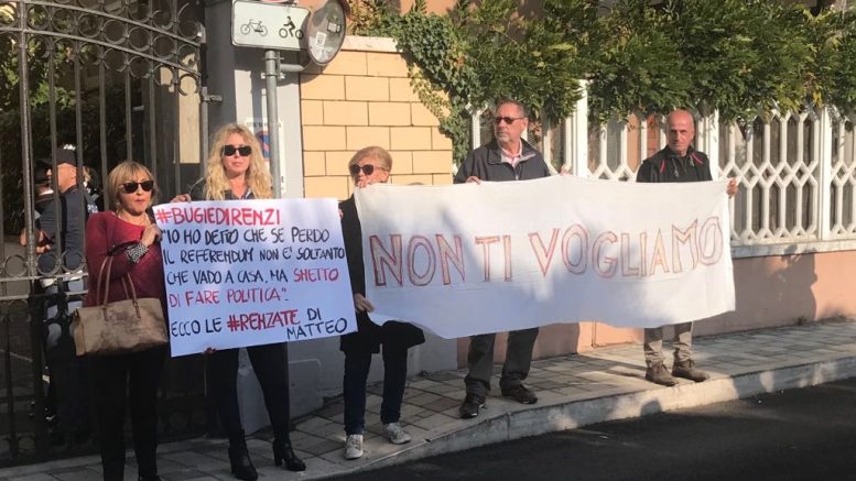 alberghiero-contestatori-renzi1