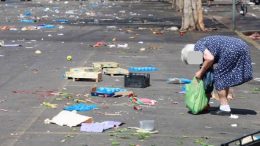 anziano-fruga-mercato1