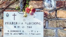 Pellegrina-tomba-padrepio