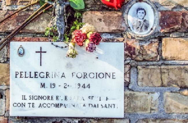 Pellegrina-tomba-padrepio