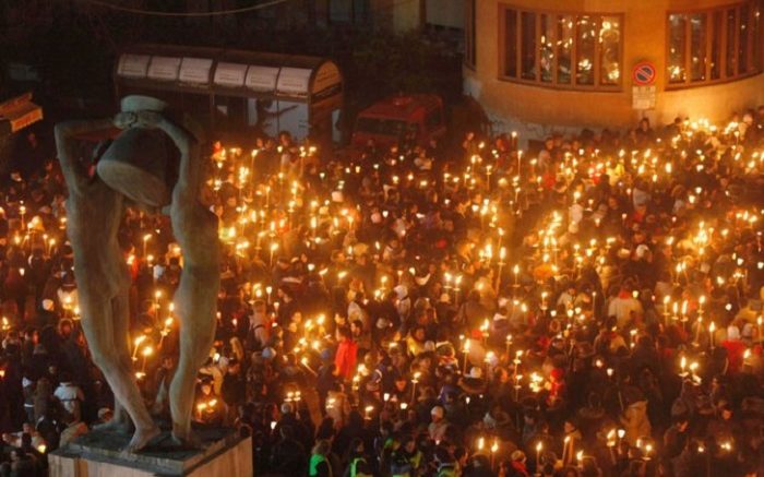 fiaccolata-laquila1